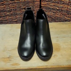 Universal Thread Black Booties